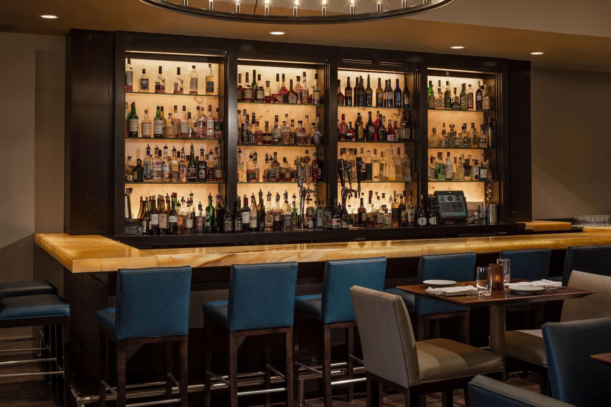 Sheraton Commander Hotel Cambridge Bagian luar foto