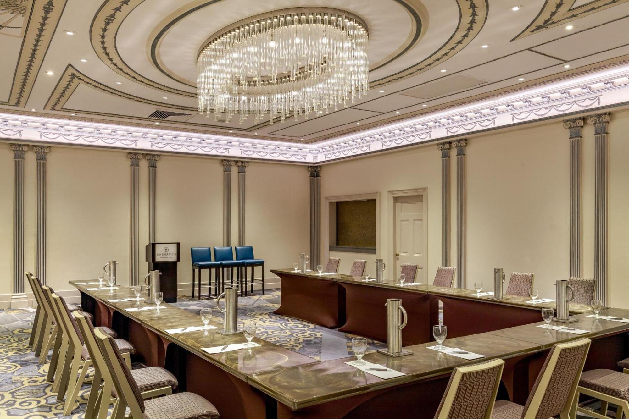 Sheraton Commander Hotel Cambridge Bagian luar foto