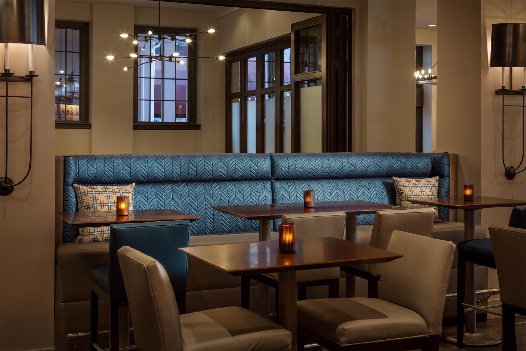 Sheraton Commander Hotel Cambridge Bagian luar foto