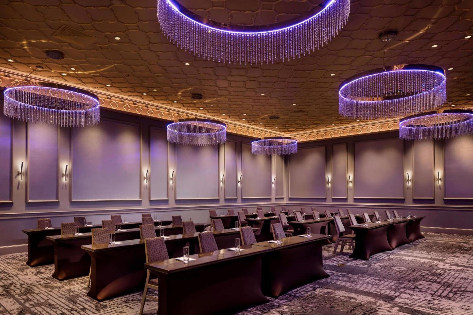Sheraton Commander Hotel Cambridge Bagian luar foto