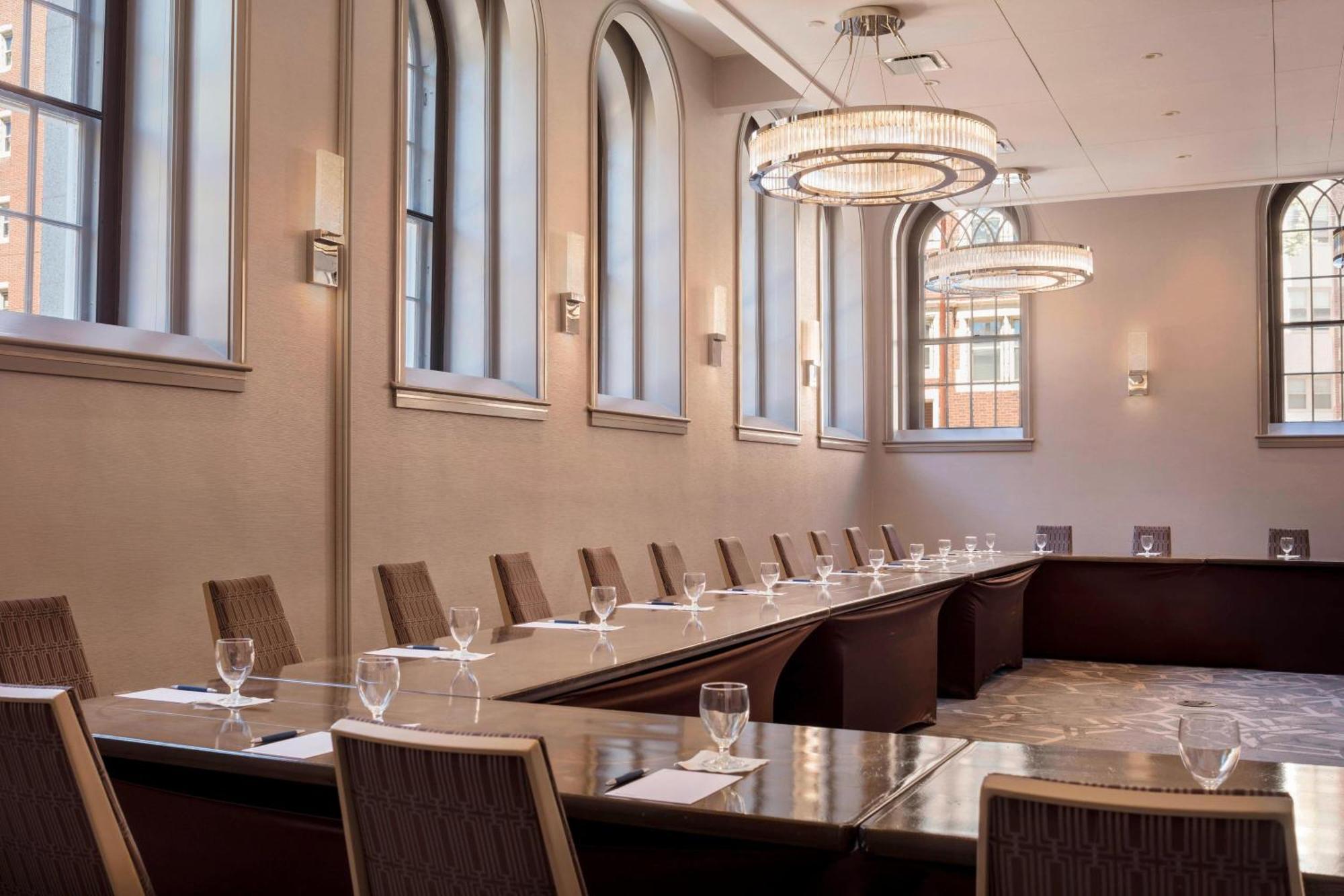 Sheraton Commander Hotel Cambridge Bagian luar foto
