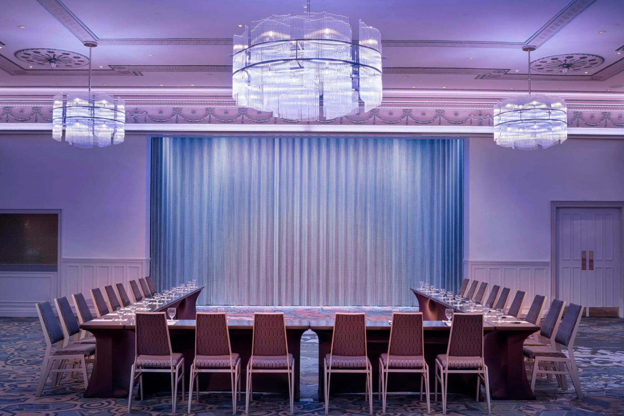 Sheraton Commander Hotel Cambridge Bagian luar foto