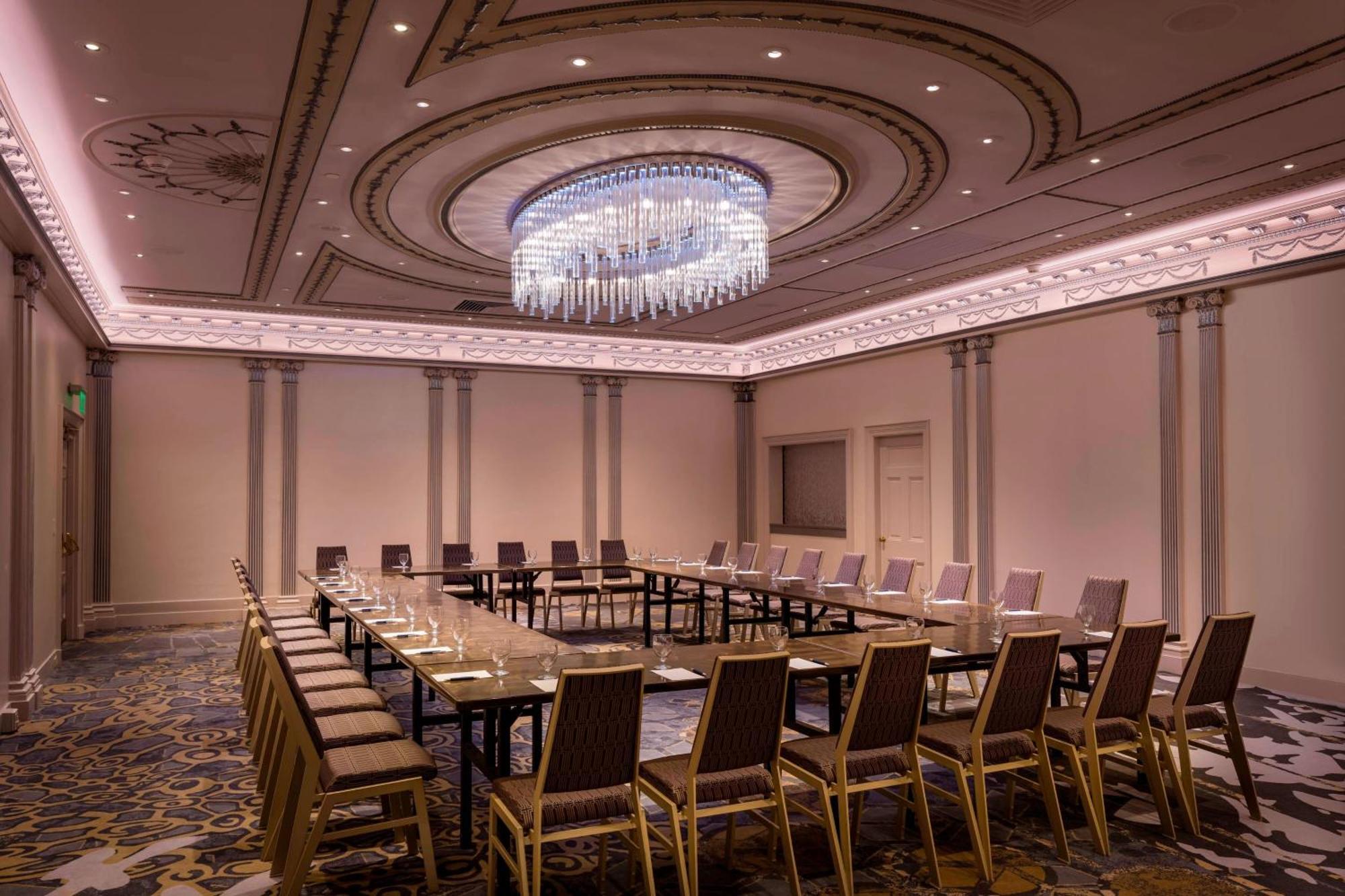 Sheraton Commander Hotel Cambridge Bagian luar foto